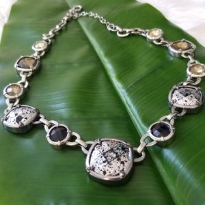Silver tone costume jewlery necklace